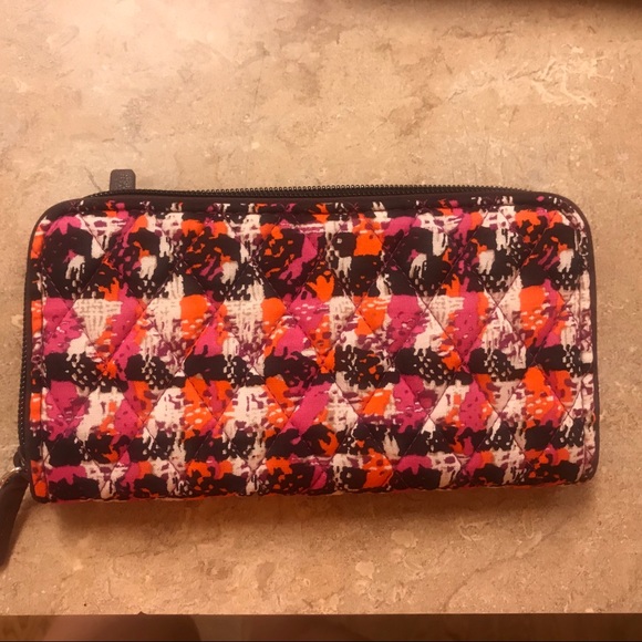 Vera Bradley Handbags - Vera Bradley Houndstooth Wallet